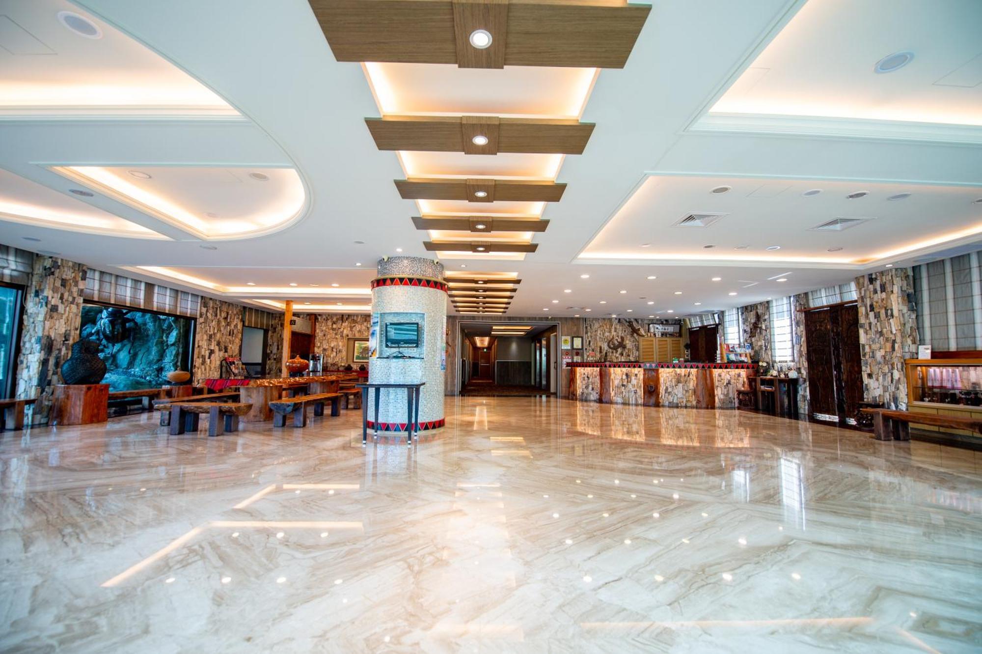 Classic Hotel Shvatan Nantou Экстерьер фото